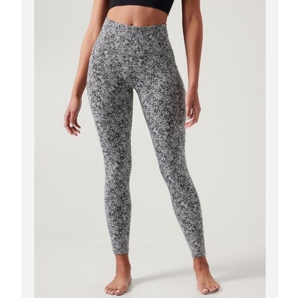 Athleta XS Salutation Stash Pocket II 7/8 Black White Floral Print Leggings - Picture 3 of 9